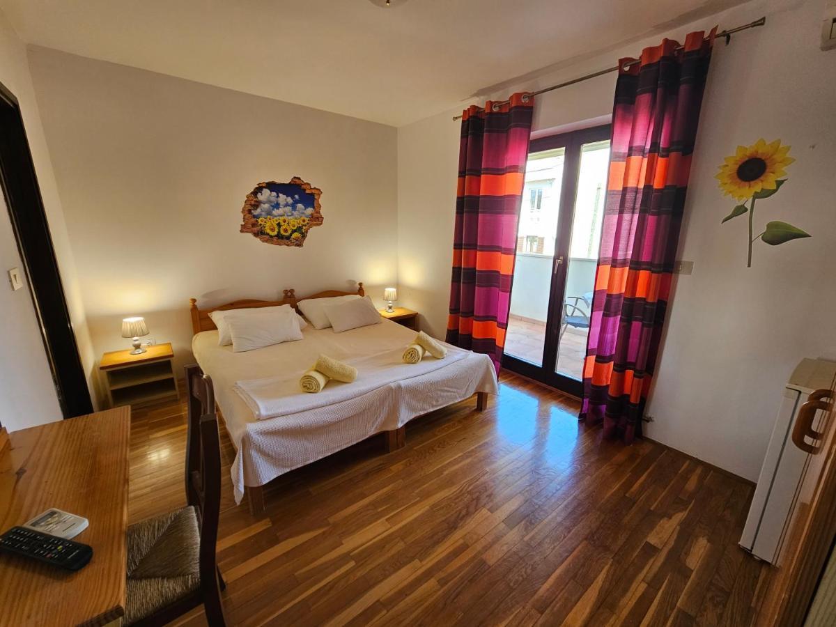 Apartments & Rooms Gaspar Rovigno Esterno foto