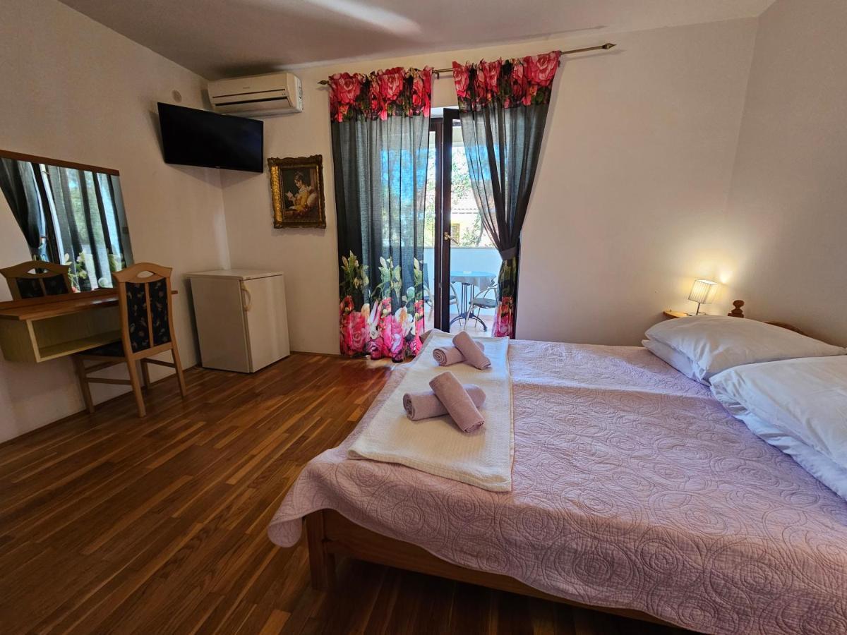 Apartments & Rooms Gaspar Rovigno Esterno foto