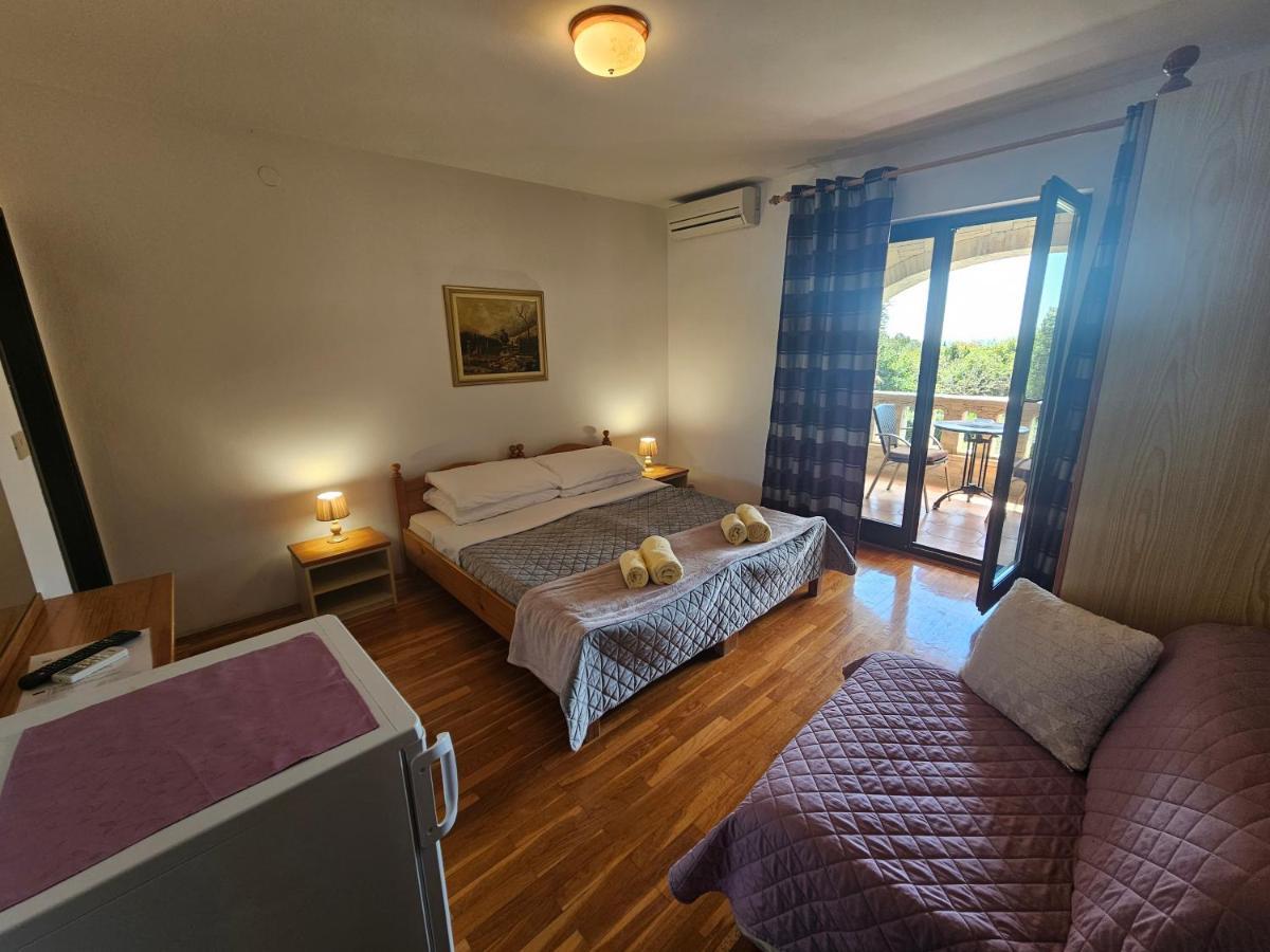Apartments & Rooms Gaspar Rovigno Esterno foto