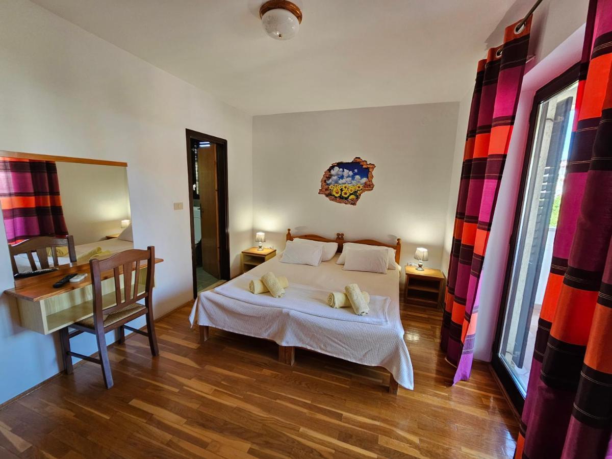 Apartments & Rooms Gaspar Rovigno Esterno foto