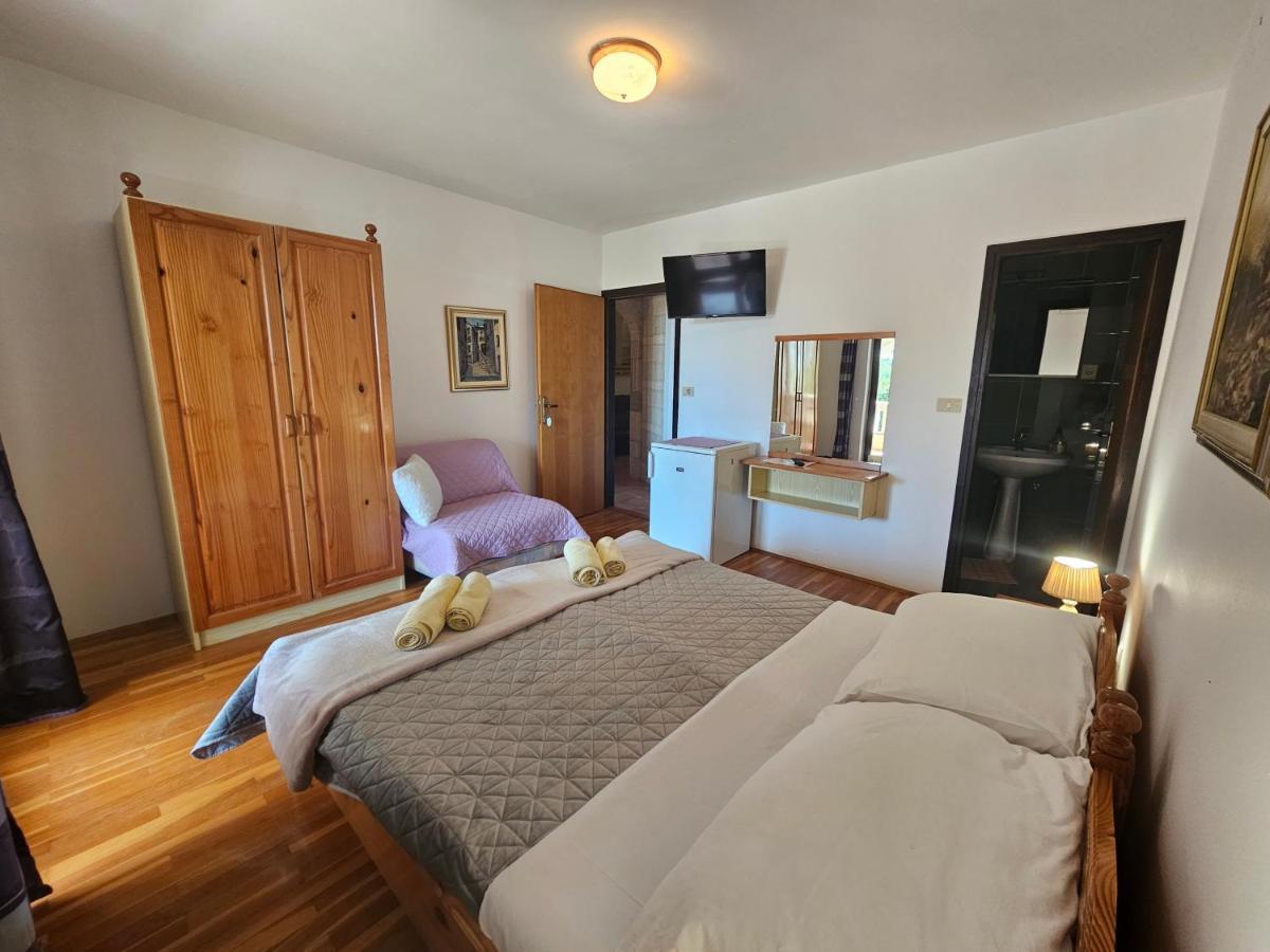 Apartments & Rooms Gaspar Rovigno Esterno foto