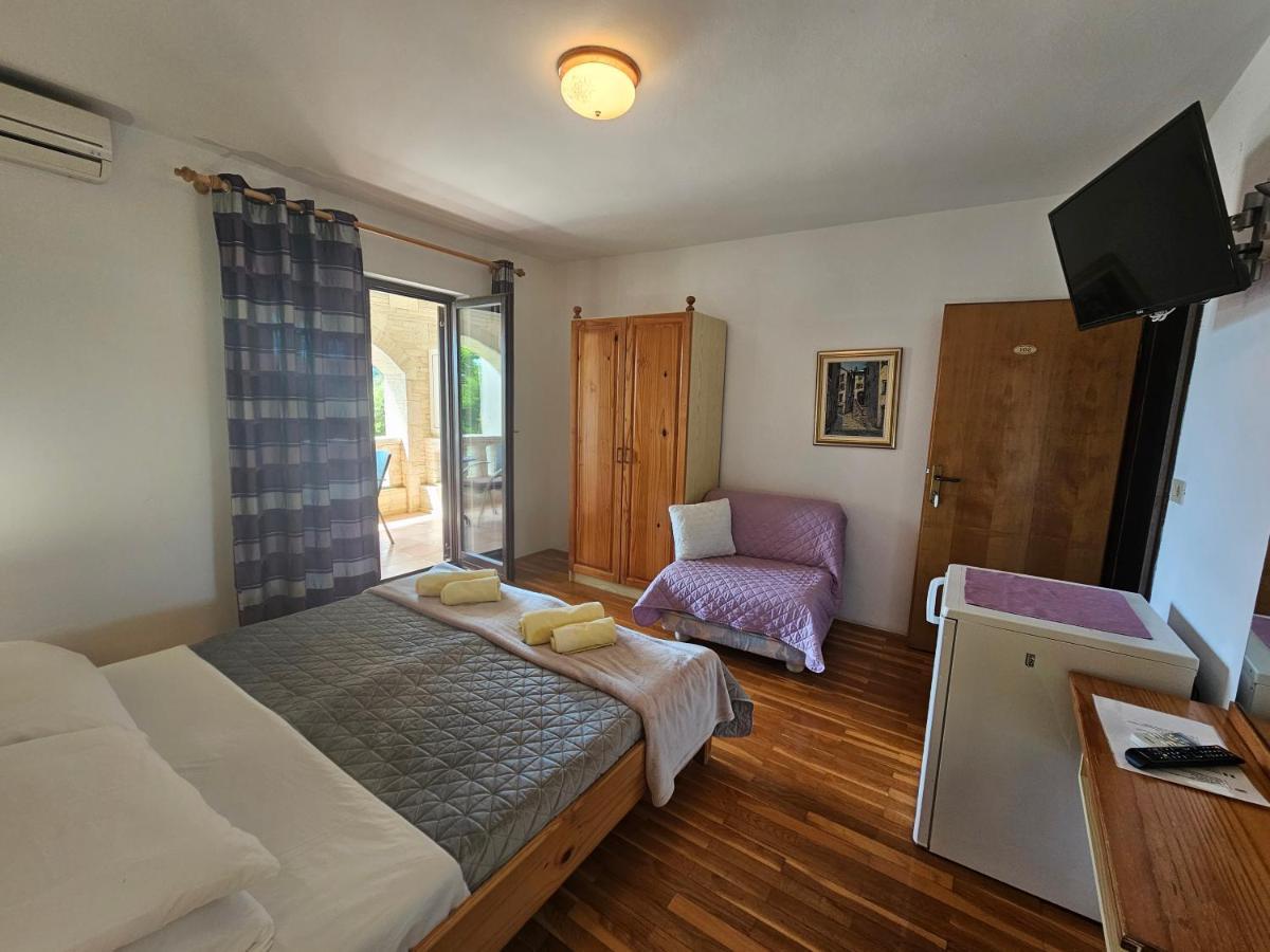 Apartments & Rooms Gaspar Rovigno Esterno foto