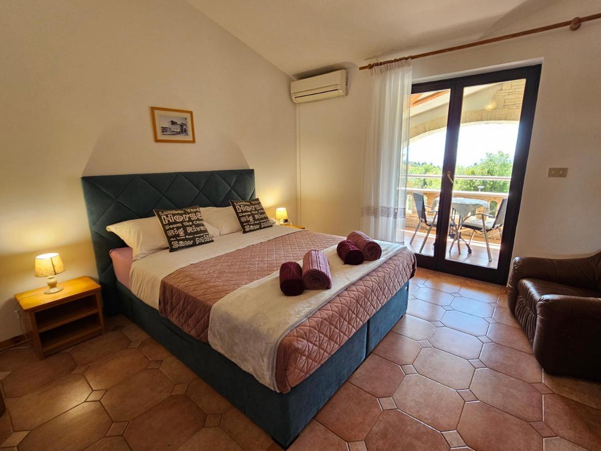 Apartments & Rooms Gaspar Rovigno Esterno foto