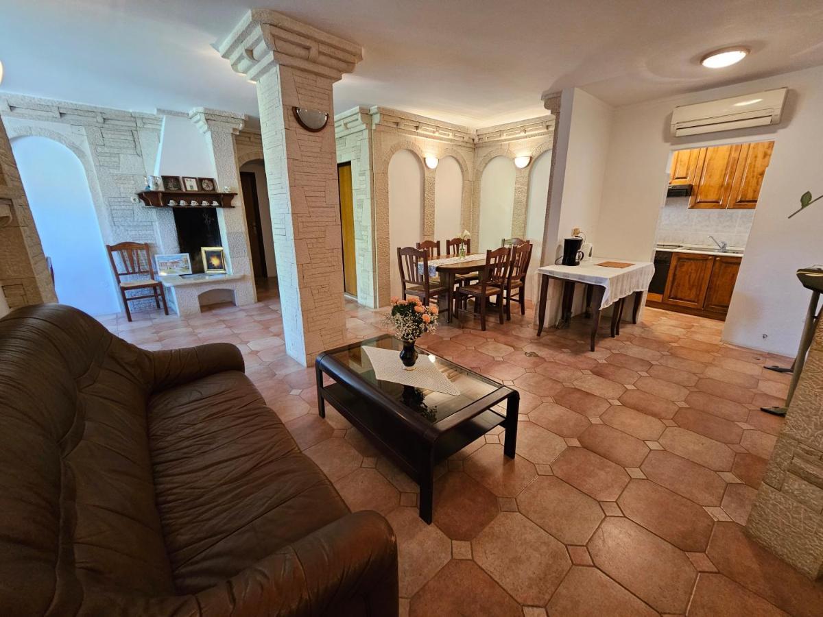 Apartments & Rooms Gaspar Rovigno Esterno foto